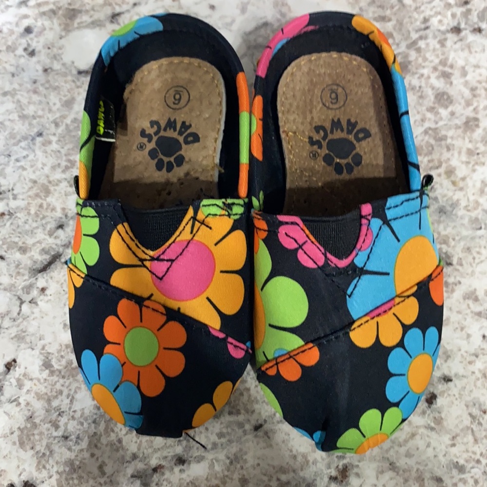 Dawgs size 6